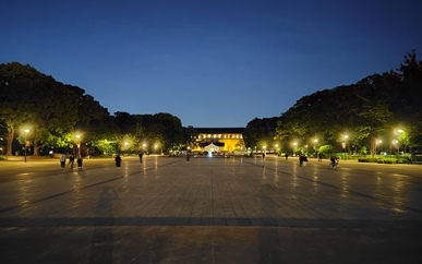 夜の上野公園と東京国立博物館正面画像